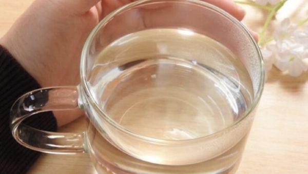 1日のお水を飲む量は？肌質改善/池袋エステ
